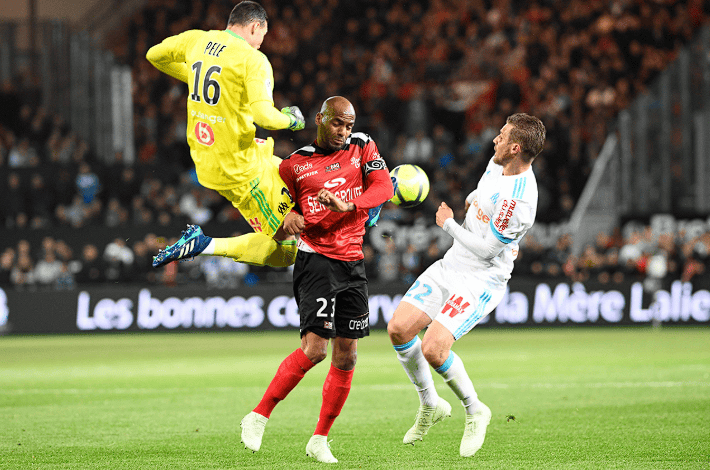 包含赛前法国杯传出新动向，波尔图远射贴柱，管理层表态——压力陡增，医务组通报恢复的词条