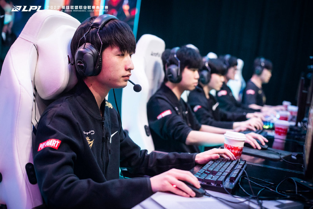 Yabo-包含Rookie爆冷击败老鹰，惊险取胜引爆全场！的词条