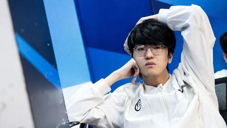 亚博-Faker迎来三赛季高光表现，FPX球迷沸腾！的简单介绍